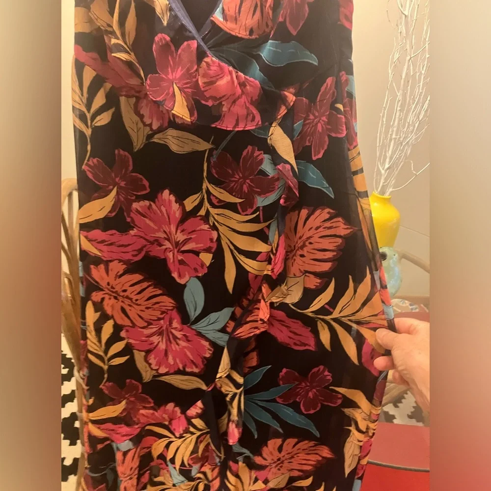 $118 Kensie Tropical Print Shimmery Ruffle Chiffon midi dress, floral. Size 10. - Picture 11 of 16